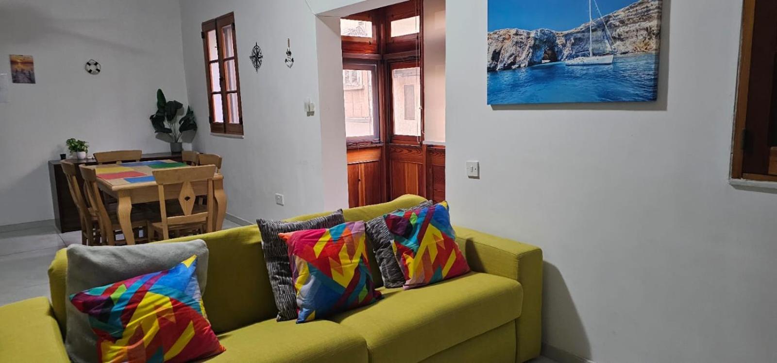 3 Floors Villa On Promenade 4 Bedrooms 3 Bathrooms Sliema Bagian luar foto