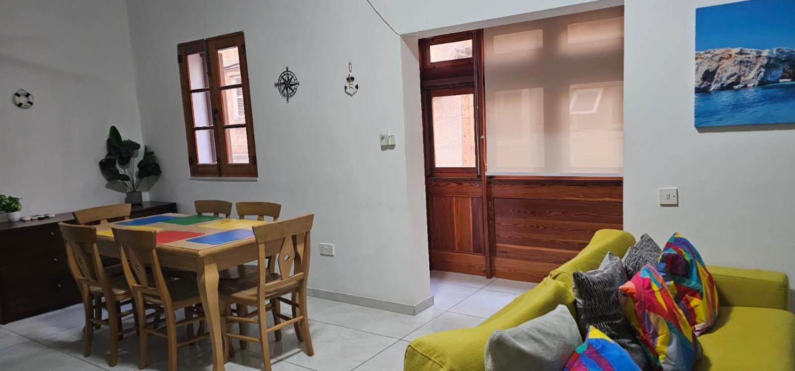 3 Floors Villa On Promenade 4 Bedrooms 3 Bathrooms Sliema Bagian luar foto