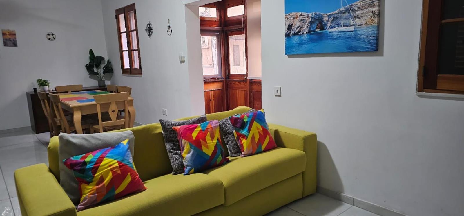 3 Floors Villa On Promenade 4 Bedrooms 3 Bathrooms Sliema Bagian luar foto