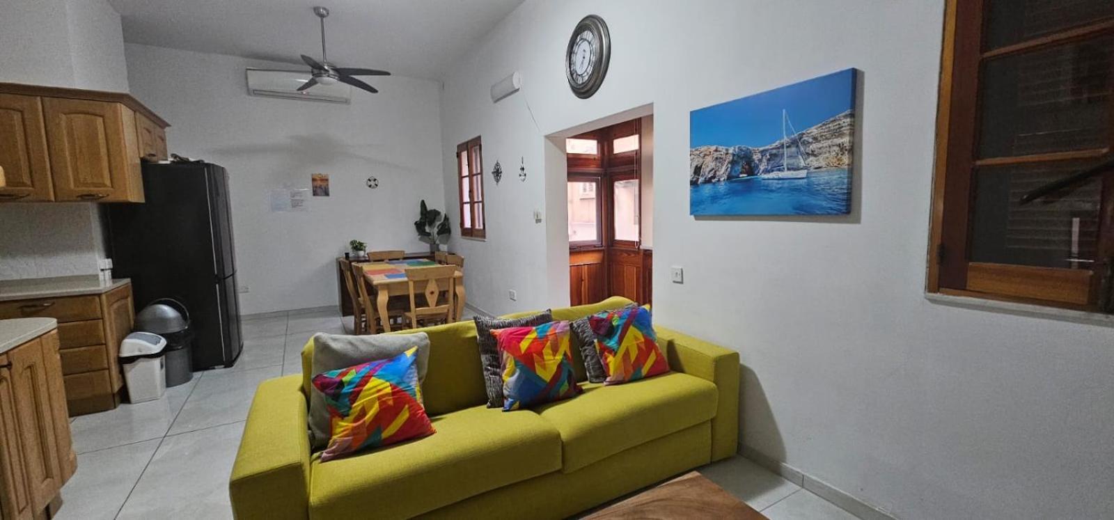 3 Floors Villa On Promenade 4 Bedrooms 3 Bathrooms Sliema Bagian luar foto